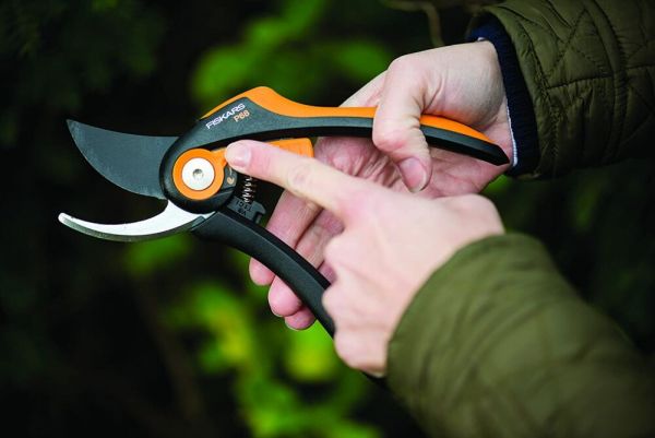 Секатор Fiskars SmartFit 1001424