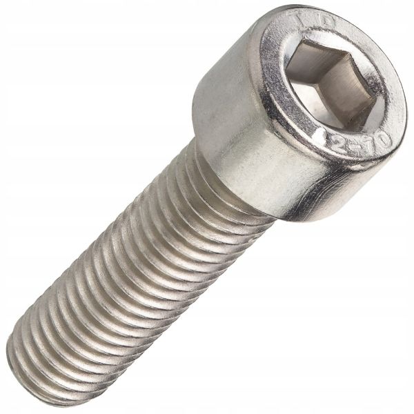 Bolt iç altıbucaqlı başlı 4.8 М6 × 20-60mm DIN 912