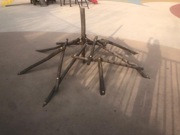 Пирамида из деревянных балок ŞS 018